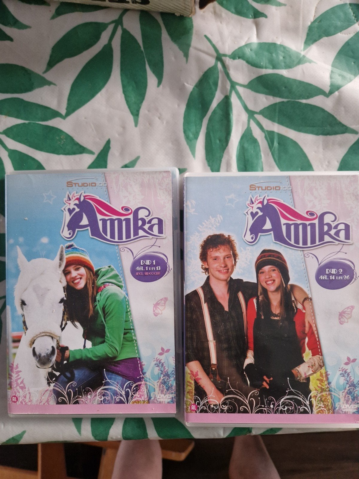 Amika DVD's - Deel 1 en Deel 2, Gebruikt, Alle leeftijden, Tv-serie, Familie