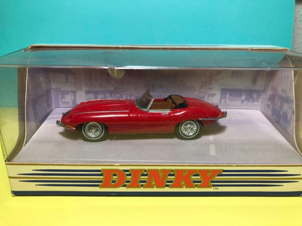 Dinky Collection DY-18 Jaguar E-type 1968 rood 1:43 in doos, Ophalen of Verzenden, Gebruikt, Auto, Dinky Toys