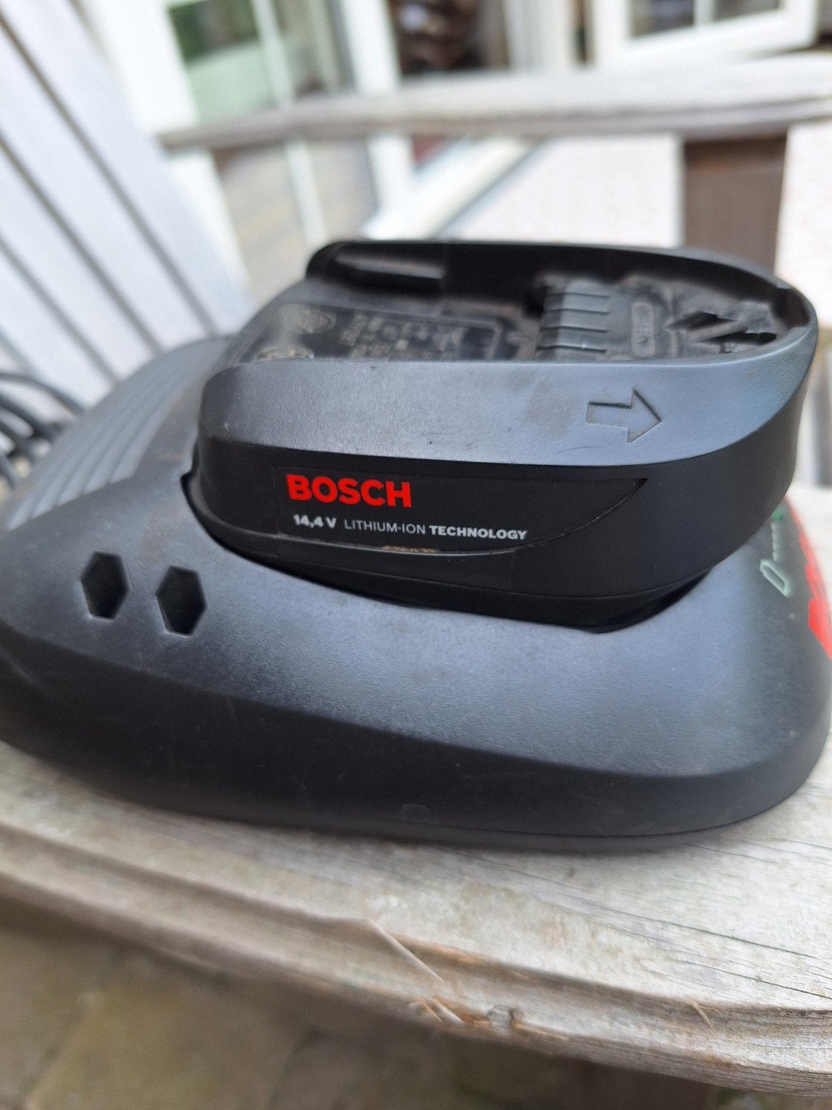 Bosch 14.4V Li-ion Acculader - Gebruikt, Ophalen of Verzenden, Gebruikt, Minder dan 400 watt, Overige typen
