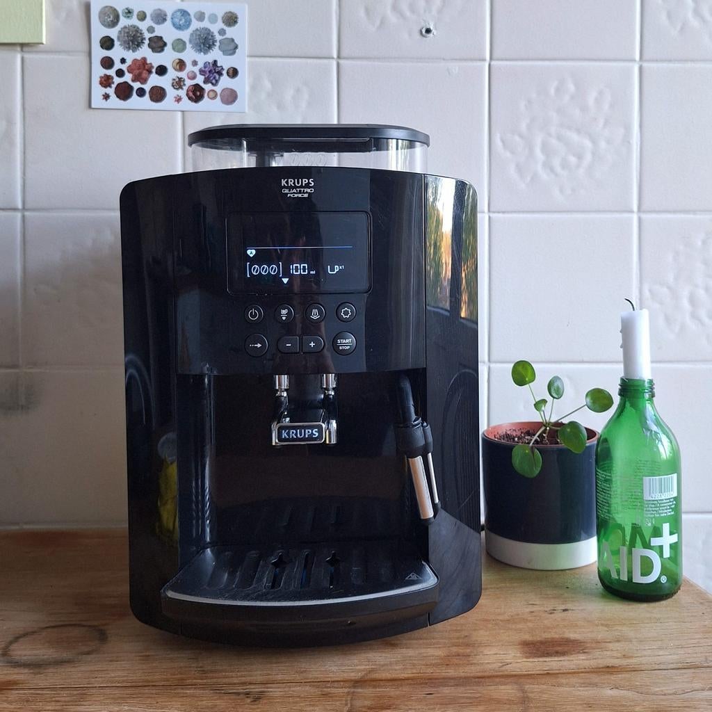 KRUPS quattro force koffiemachine, Witgoed en Apparatuur, Koffiezetapparaten, Gebruikt, Koffiebonen, Koffiemachine, 4 tot 10 kopjes