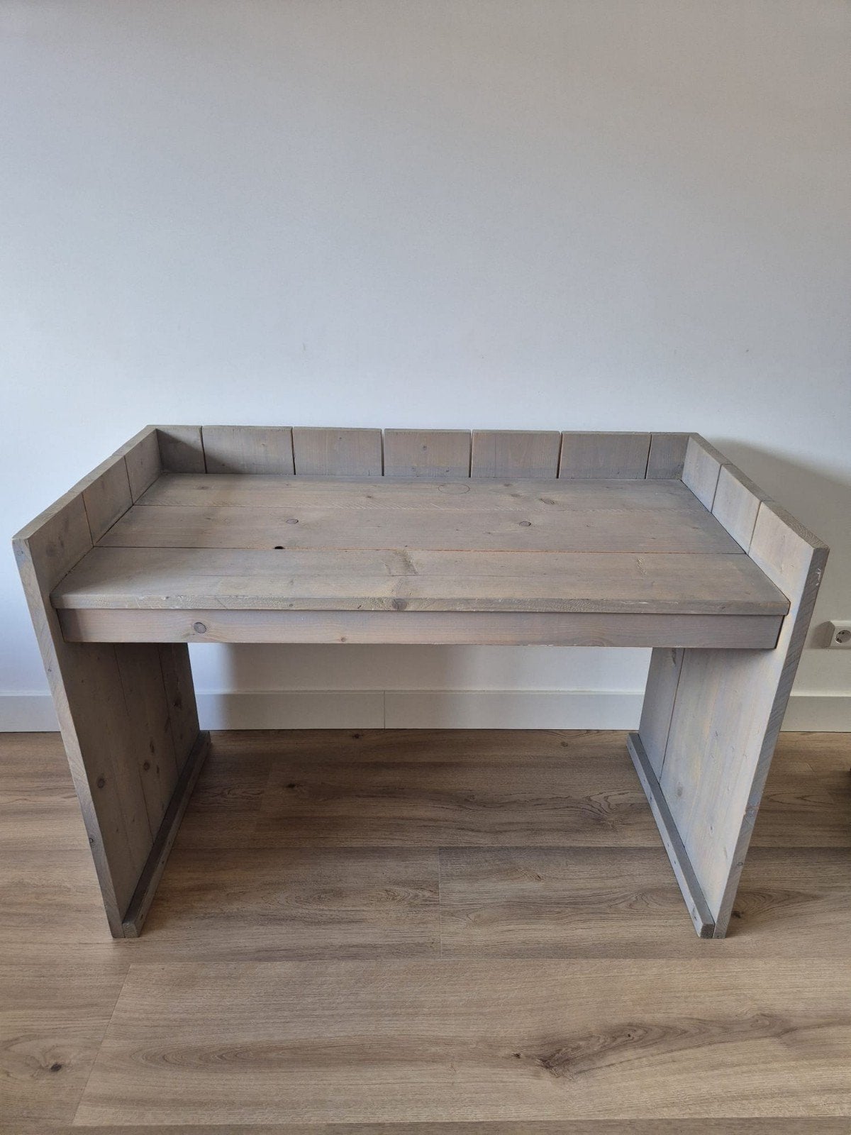 Stoer steigerhouten bureau - greywash, Huis en Inrichting, Bureaus, Zo goed als nieuw, Industrieel, Hout, Grijs, Ophalen
