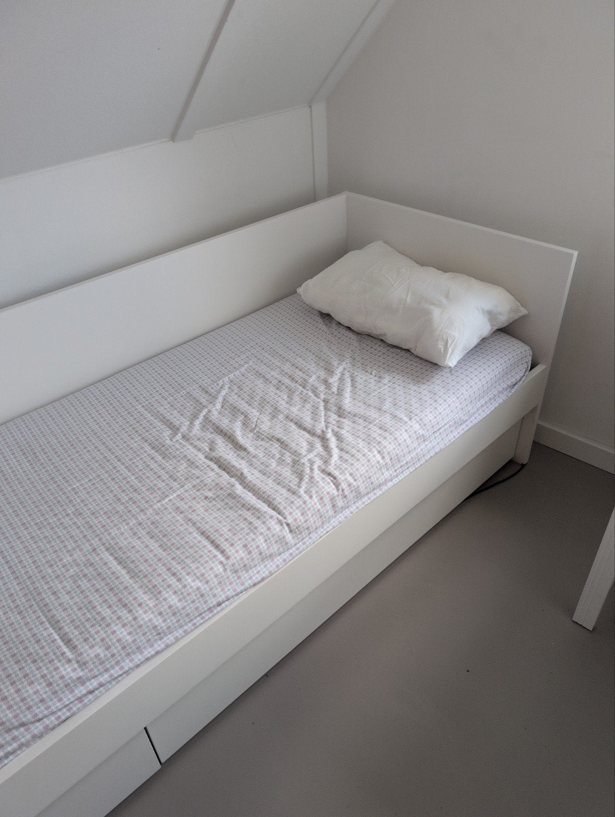 IKEA Bed met lades, matras, kussen en dekbed, Huis en Inrichting, Slaapkamer | Bedden, Gebruikt, 90 cm, Eenpersoons, Wit