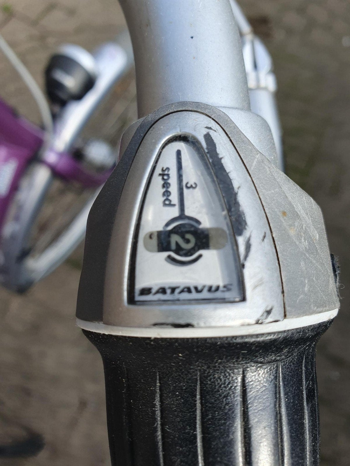 Foto 9 van Batavus Diva Damesfiets 28 inch - Paars