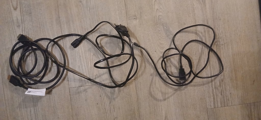 Foto 8 van PS4 Pro + 2 controllers
