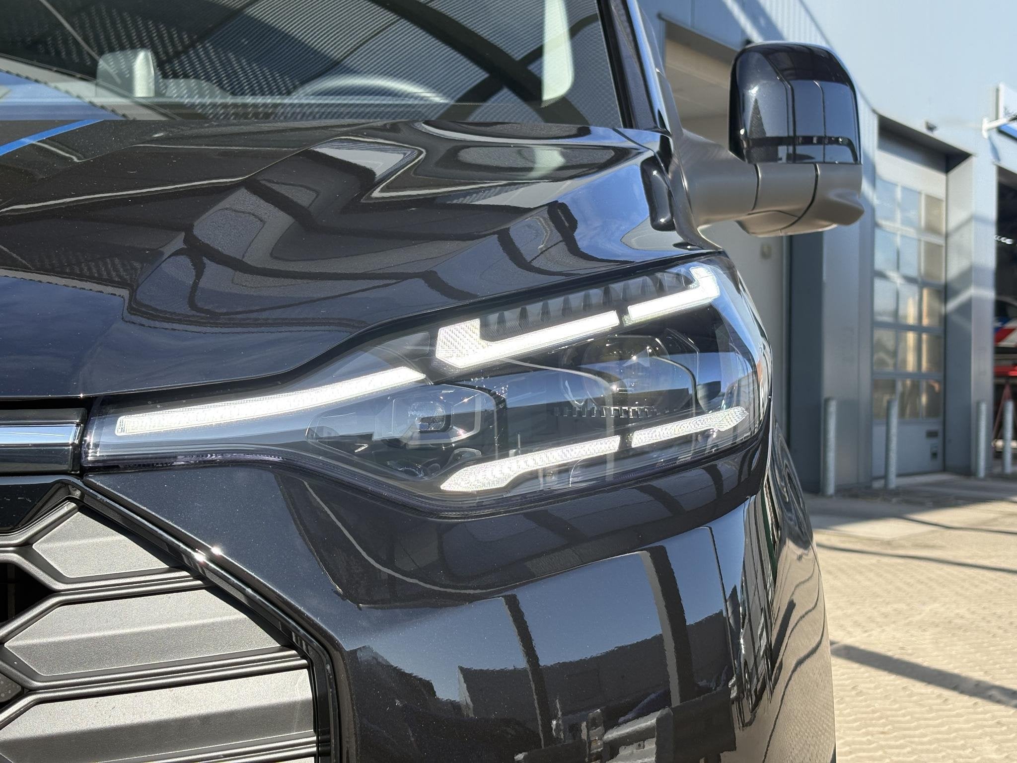 Ford Transit Custom 320 2.5 PHEV L2H1 Sport DC | TREKHAAK |, Auto's, Euro 6, 4 cilinders, Zwart, Plug-in hybride