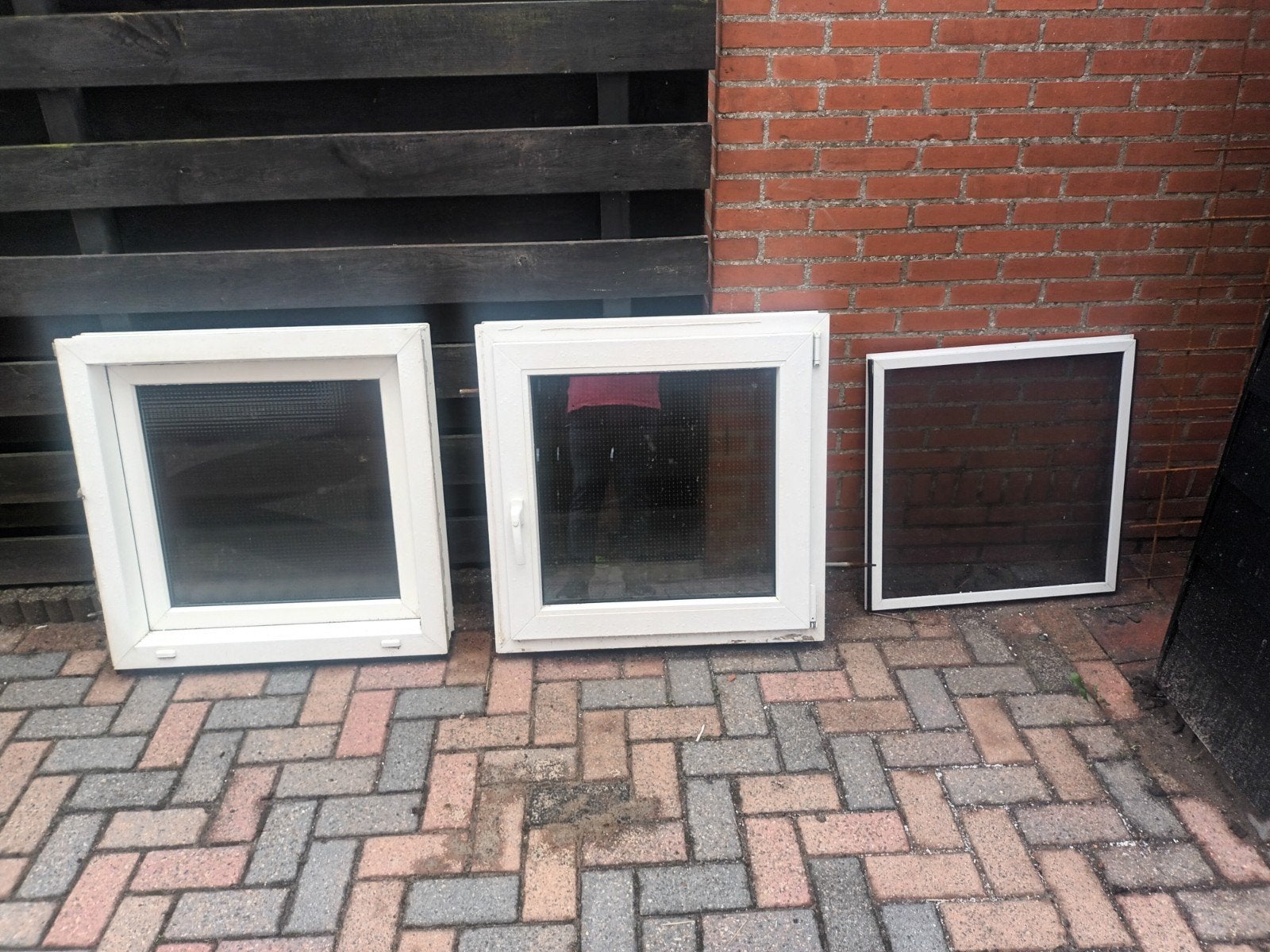 2 gelijke kunstof kozijnen., Kunststof, Raamkozijn, 75 tot 150 cm, Ophalen