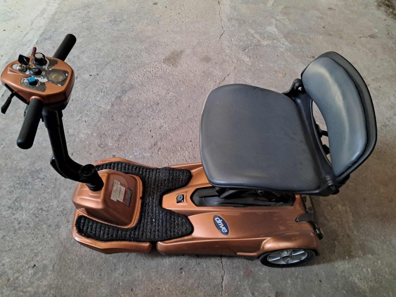 Drive inklapbare scootmobiel met defecte accu, Ophalen