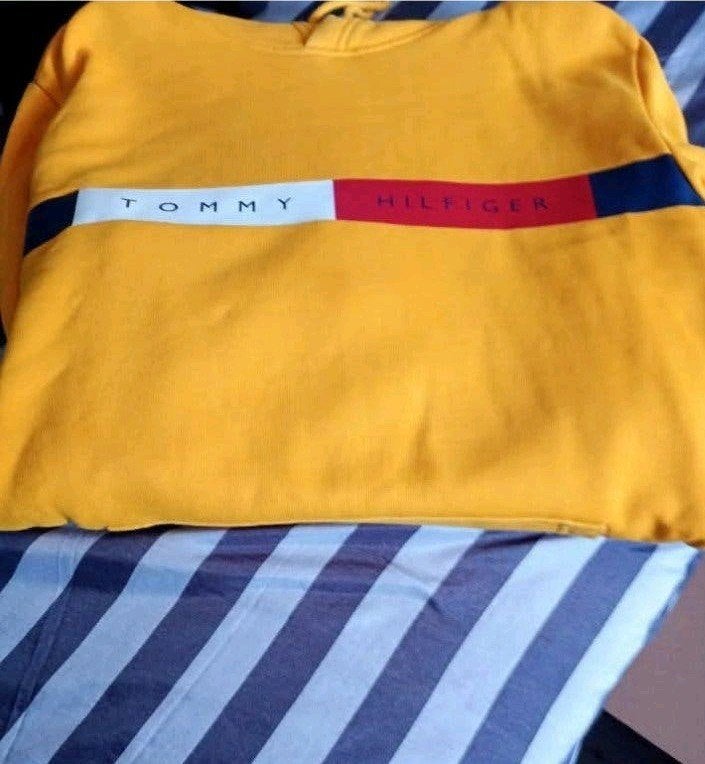 Gele Tommy Hilfiger hoodie in maat M, Maat 48/50 (M), Geel, Tommy Hilfiger, Ophalen of Verzenden