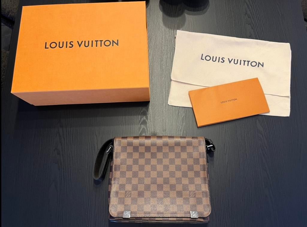 Louis Vuitton District PM messenger bag, Ophalen of Verzenden, Zo goed als nieuw, Bruin, Overige merken