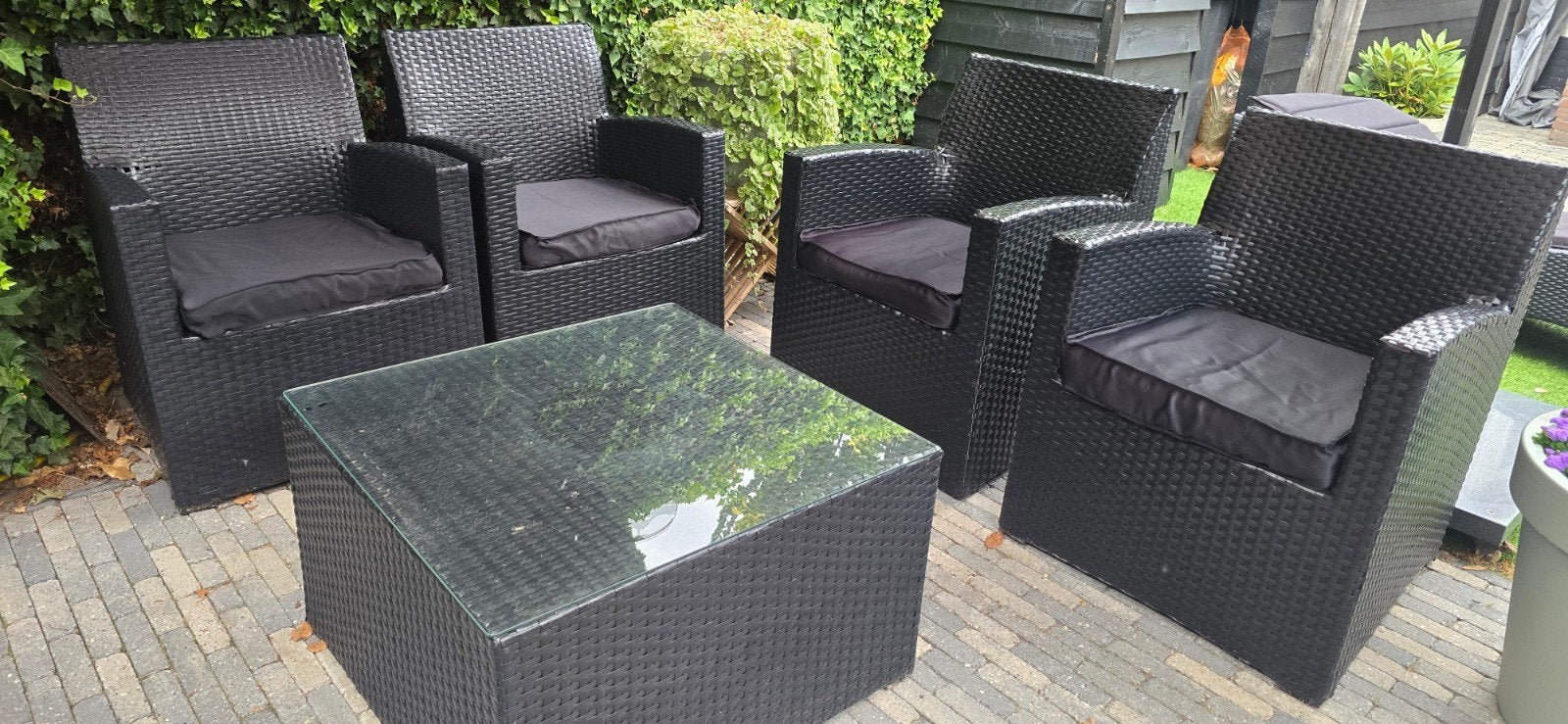 Degelijke Loungeset met 4 stoelen en glazen tafel, Ophalen, 4 zitplaatsen, Gebruikt, Bijzettafel