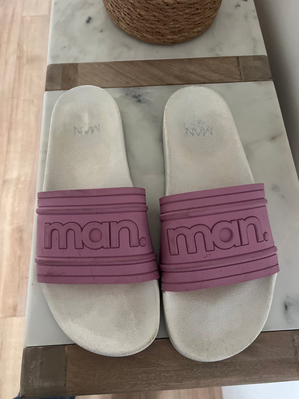 Man. Slippers - Maat 45 - Roze/Wit, Ophalen of Verzenden, Gedragen, Overige kleuren, Slippers