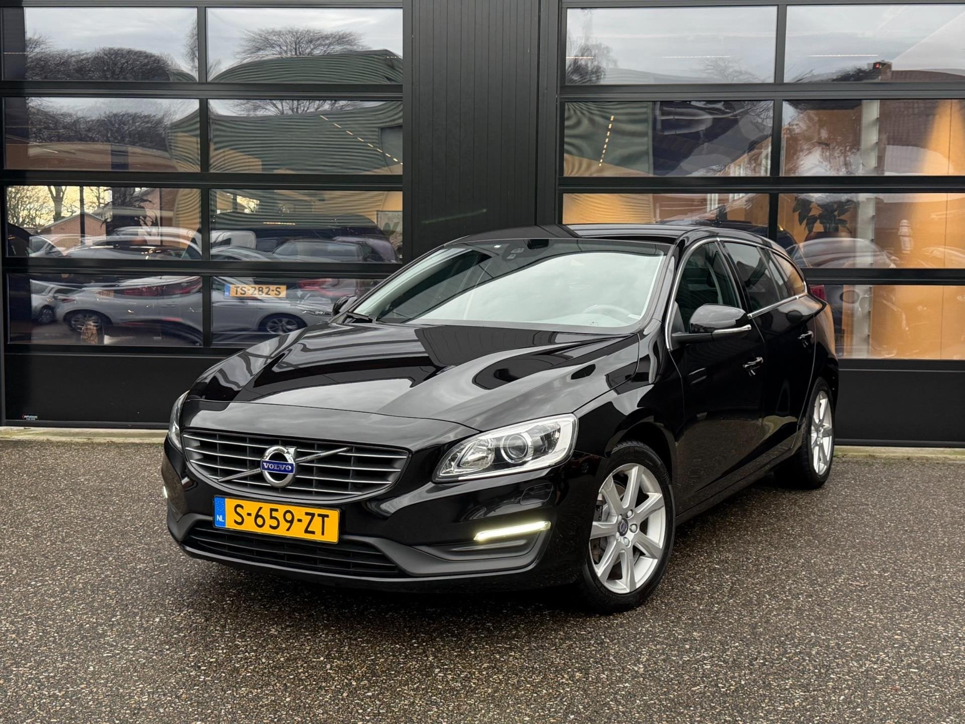 Volvo V60 2.0 T3 Ocean Race Xenon Stoelverwarming Navi LED, Auto's, Volvo, Bedrijf, Te koop, V60, ABS, Airbags, Airconditioning