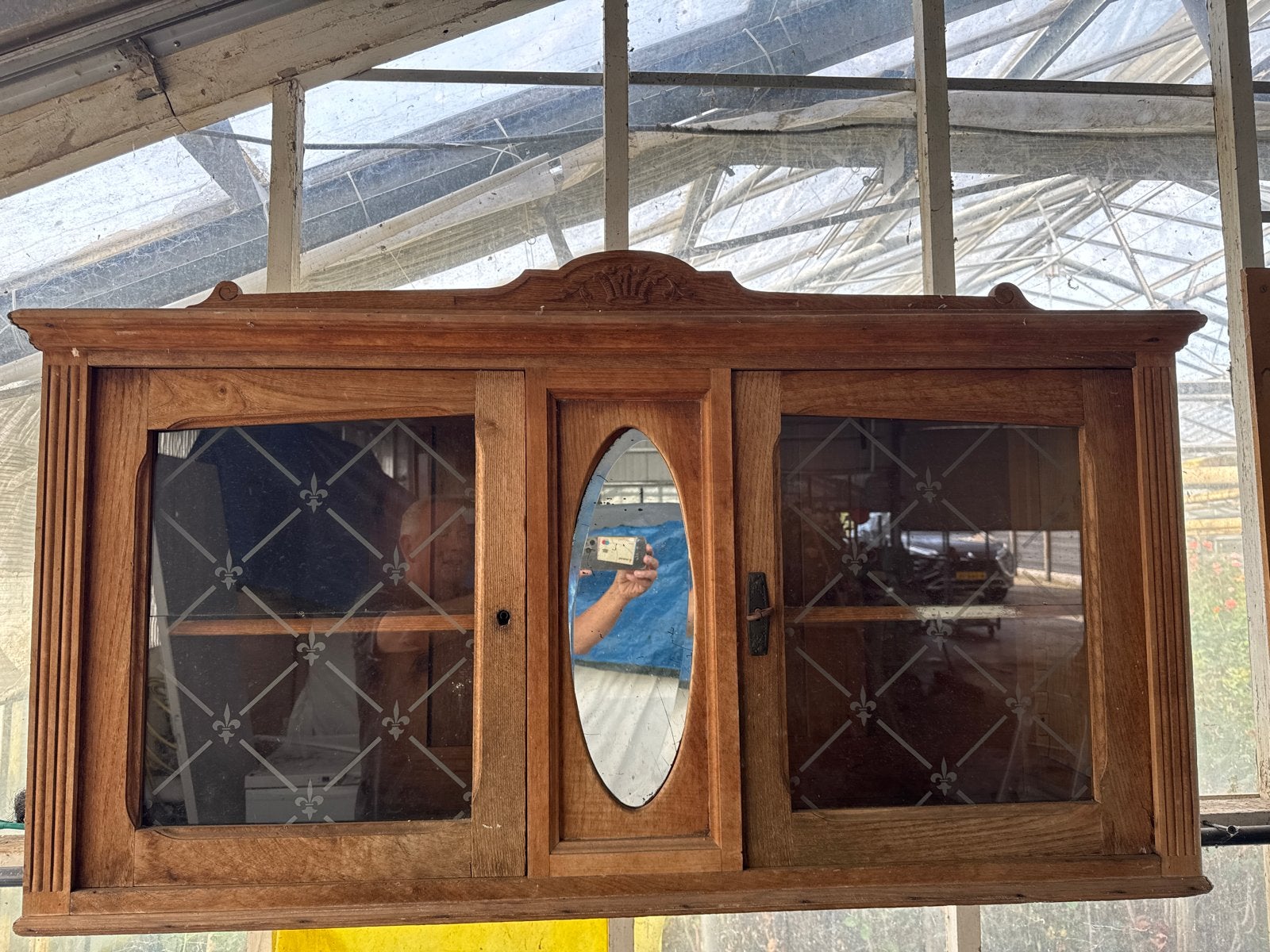 Antieke houten wandkast met glas-in-lood deuren, Antiek en Kunst, Ophalen