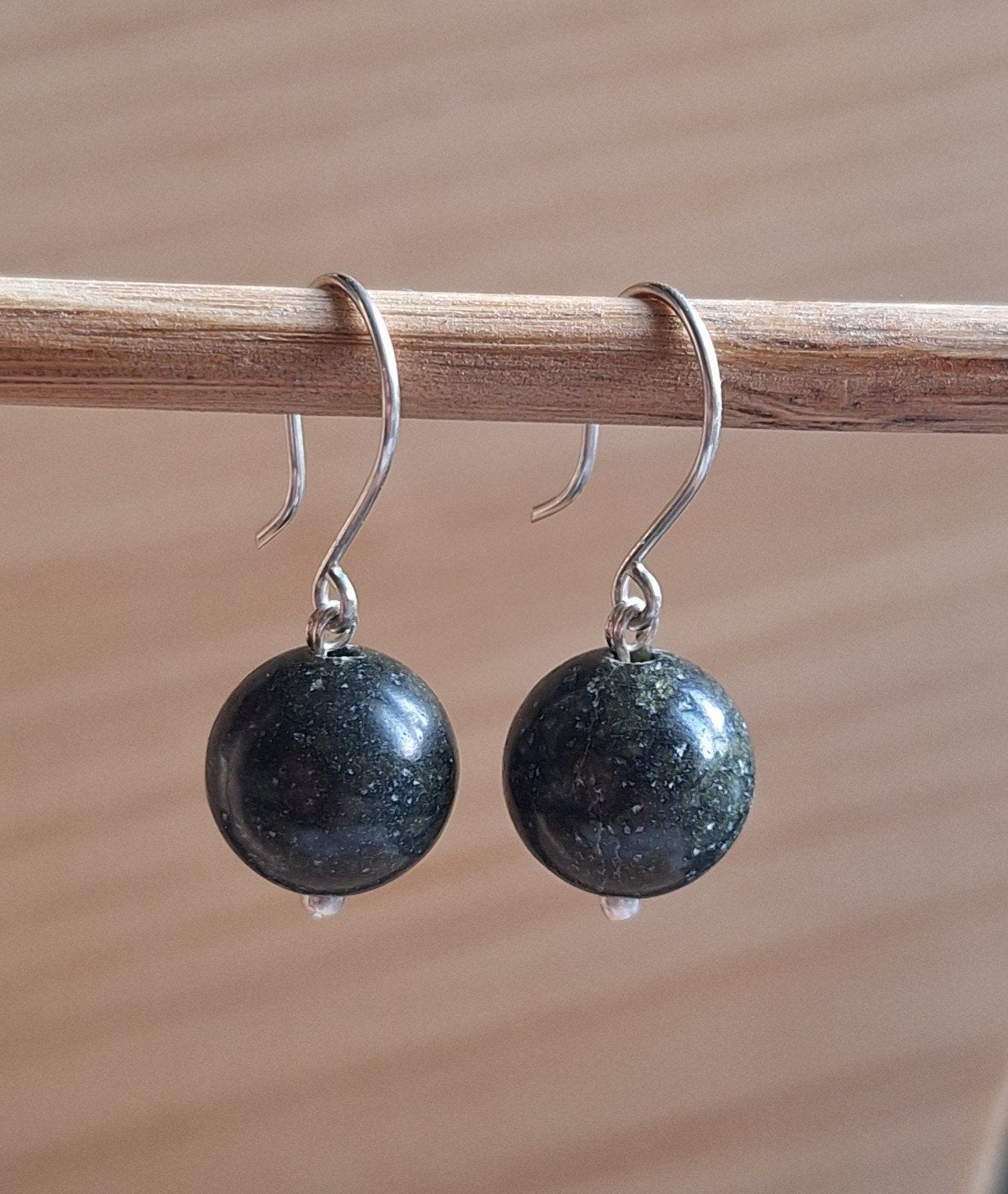 handgemaakte oorbellen echt zilver en serpentijn, Hangers, Verzenden, Nieuw, Met edelsteen