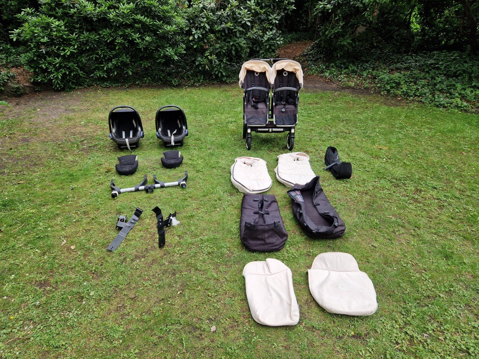 Bugaboo Donkey 2015 Duo met 2x Maxi-Cosi en reiswiegen, Gebruikt, Bugaboo, Ophalen of Verzenden, Combiwagen