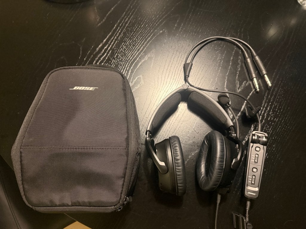 Bose A30 Aviation Headset – Bluetooth – Dual Plug, Verzamelen, Luchtvaart en Vliegtuigspotten, Ophalen of Verzenden, Zo goed als nieuw
