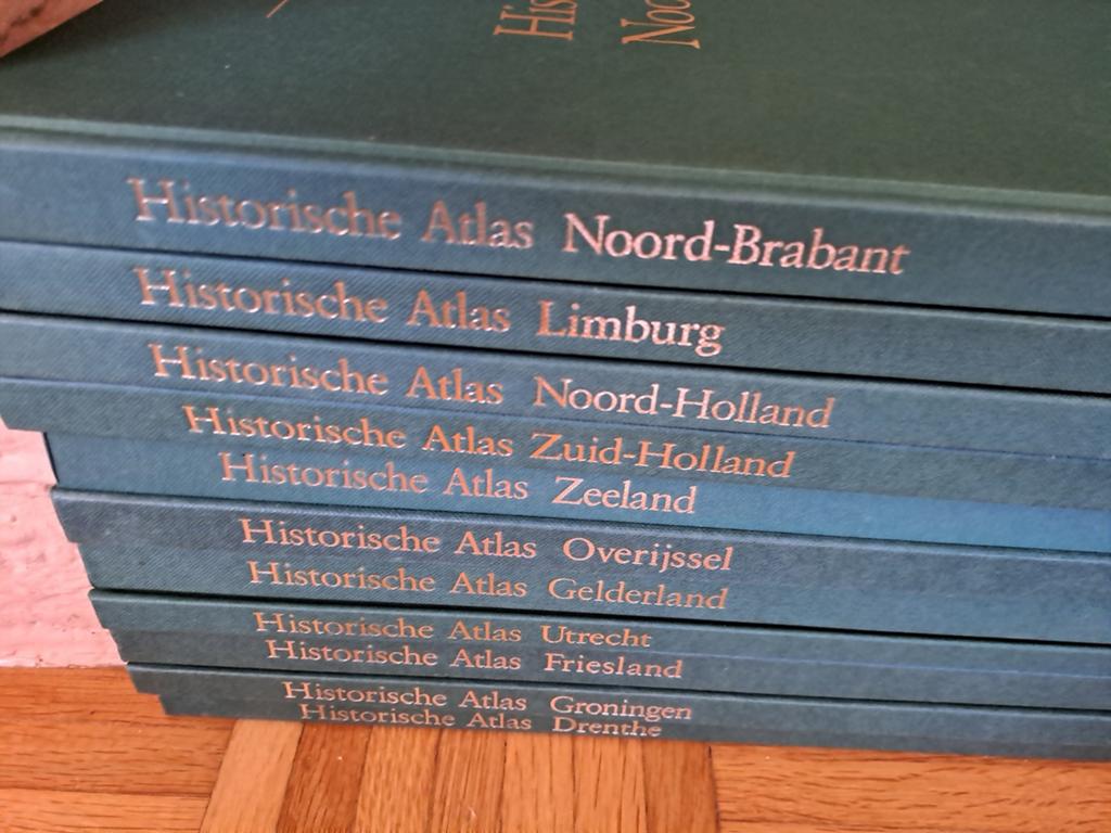 Diverse atlassen in goede staat, deels oud en beschadigd, Gelezen, Bosatlas, Ophalen of Verzenden, 1800 tot 2000