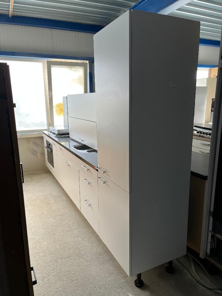 Keuken Compleet met APP 120Keukens op voorraad Nr. 2919, Ophalen of Verzenden, Zo goed als nieuw, Enkelwandige keuken, Met kookeiland