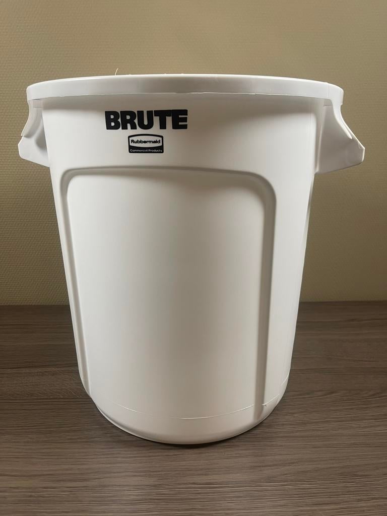 Rubbermaid brute afvalbak nieuw, Ophalen, Nieuw, Kunststof