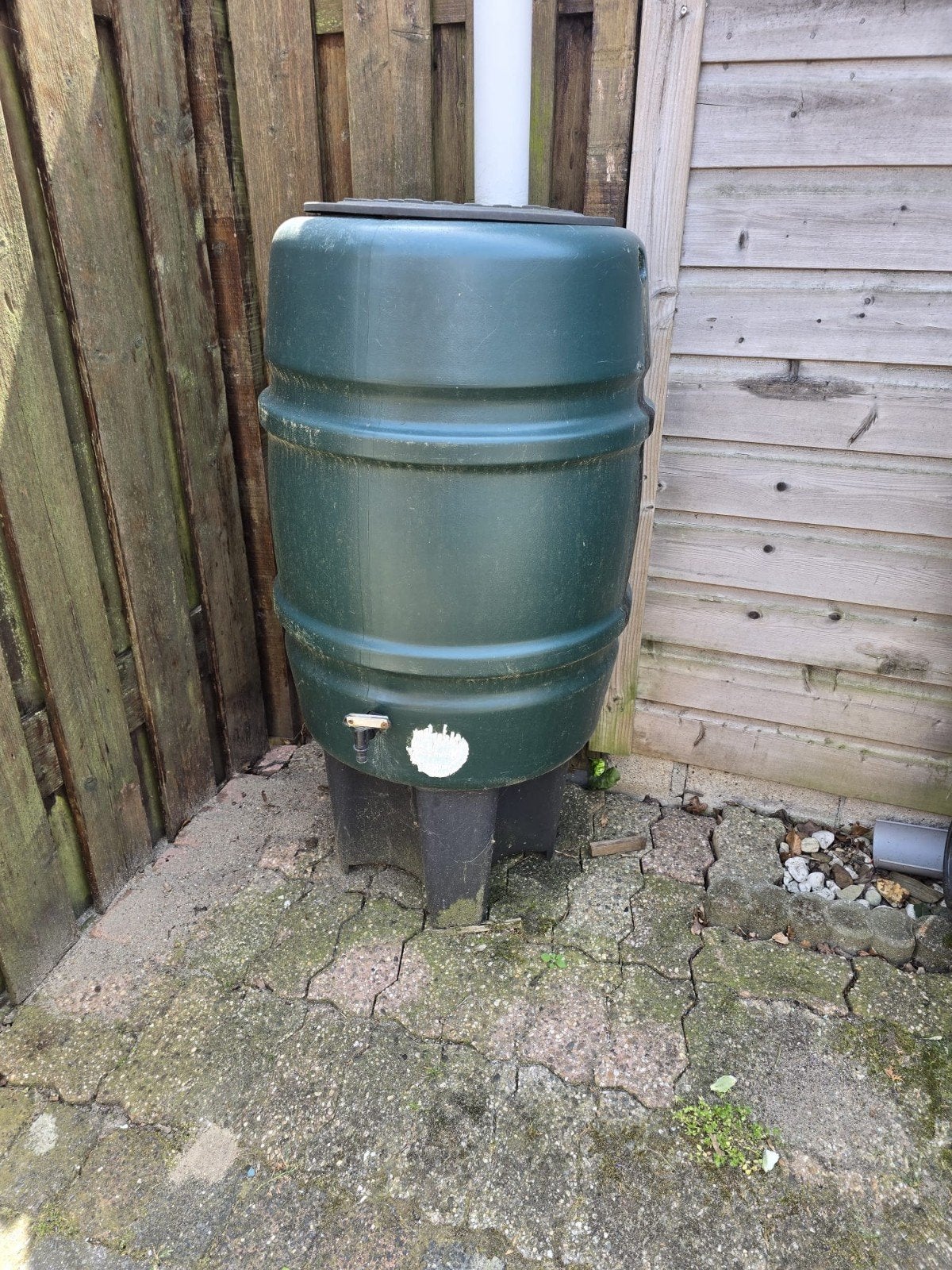 Regenton met kraantje - 150 lit⁰er of meer, Tuin en Terras, Regentonnen, Ophalen, Kunststof, Gebruikt, Met kraantje