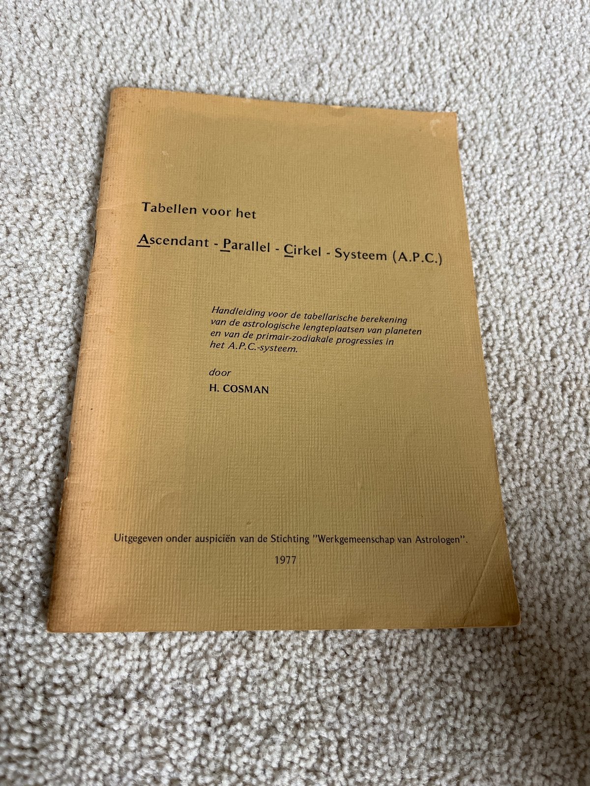 Tabellen voor het Ascendant - Parallel - Cirkel - Systeem, Boeken, Ophalen of Verzenden, Gelezen, Astrologie, Instructieboek