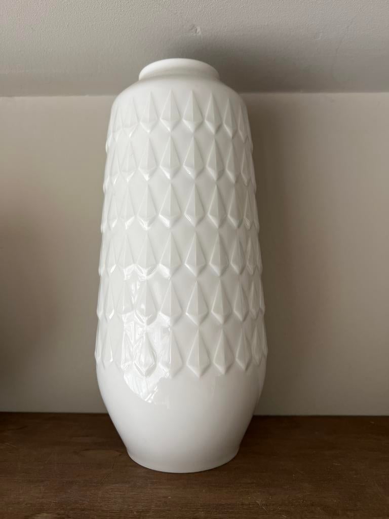 Witte Kaiser Porzellan vaas met reliëf, Ophalen of Verzenden