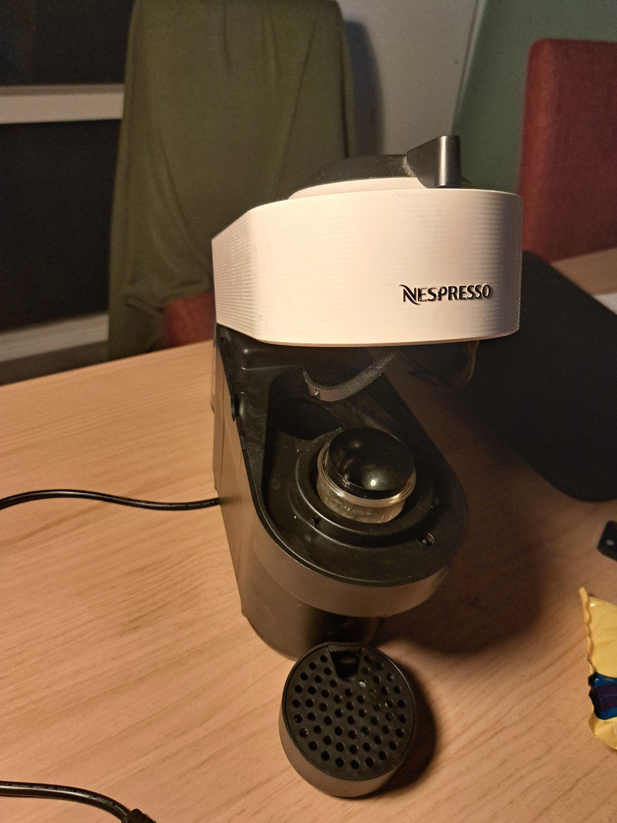 Nespresso vertuo koffiemachine - Wit/Zwart, Gebruikt, Koffiemachine, Ophalen of Verzenden, 1 kopje