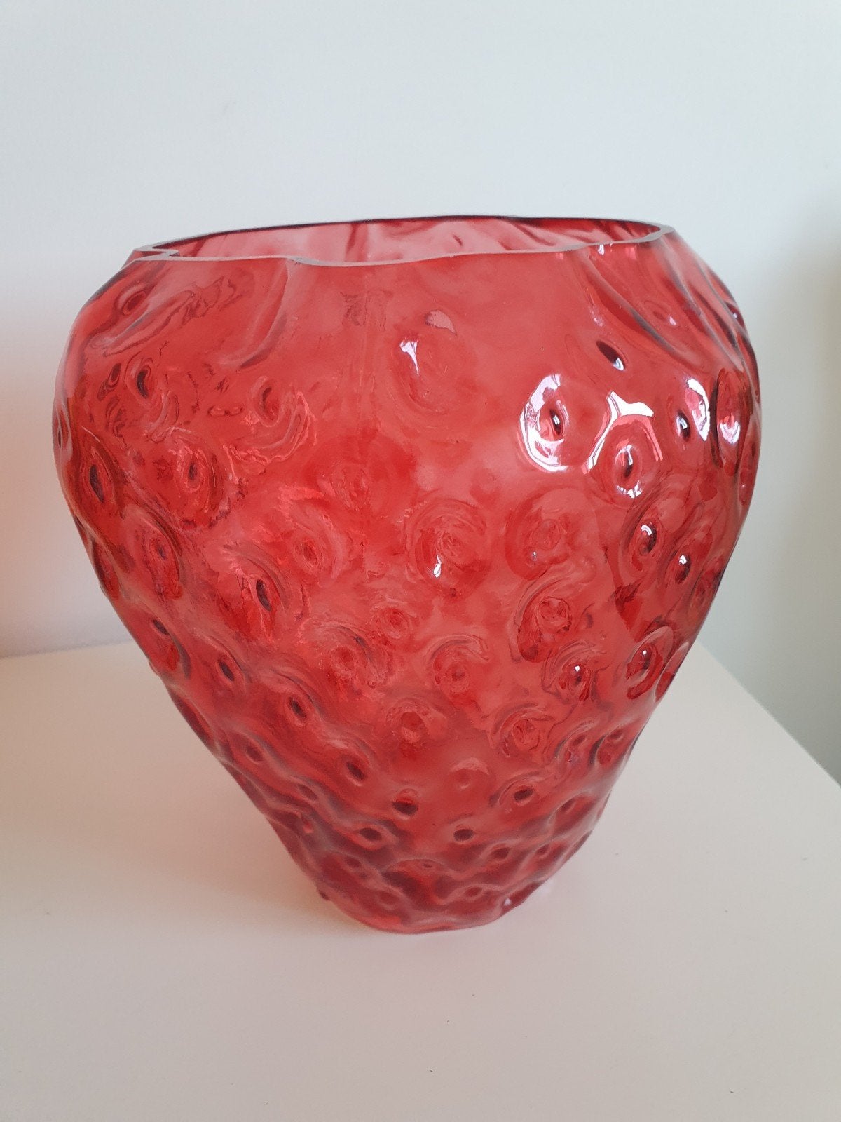 HD collection vaas Aardbei Rood D 21,5 H 26 cm. Zgan., Huis en Inrichting, Ophalen of Verzenden, Rood