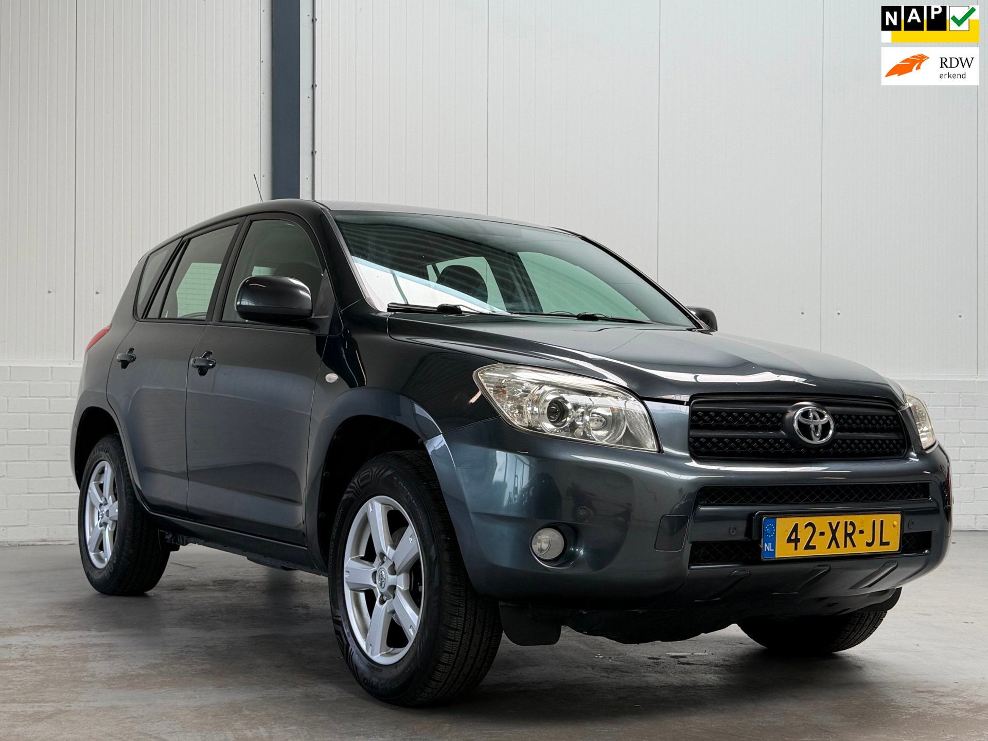 Toyota RAV4 2.0 VVTi Executive|Leder|Stoelverwarming, Auto's, Toyota, Automaat, 1998 cc, Gebruikt, Zwart