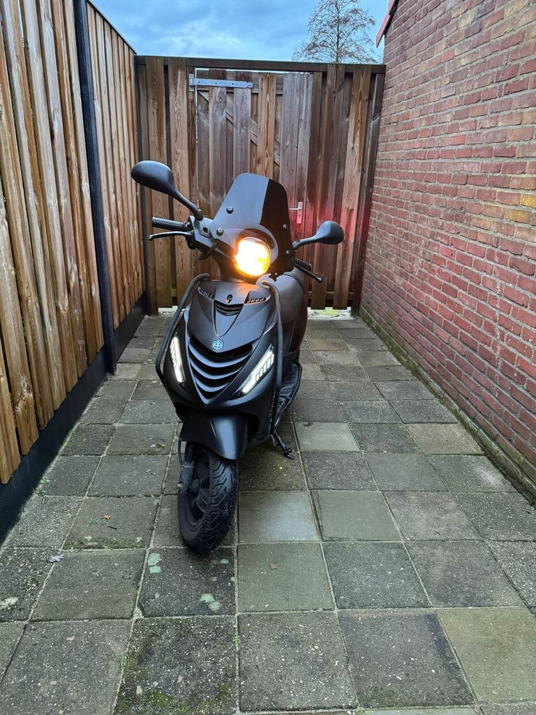 Piaggio zip zwart 4T, Fietsen en Brommers, Scooters | Piaggio, Zo goed als nieuw, Ophalen