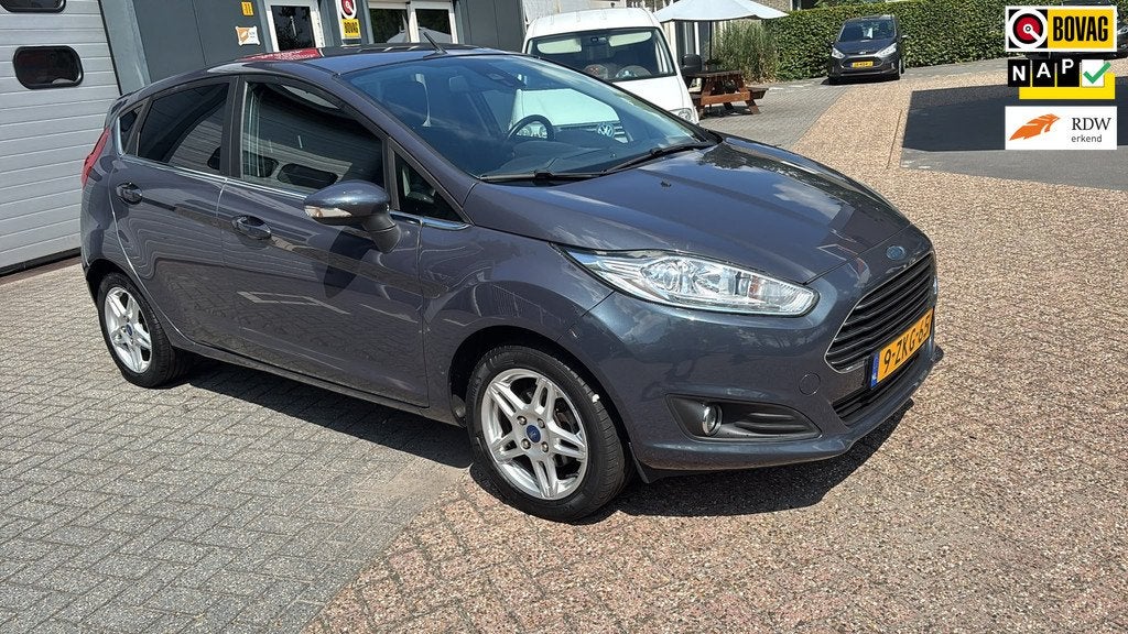 Ford Fiesta 1.0 EcoBoost Titanium nieuwe distributie / apk /, Auto's, Euro 5, 101 pk, 23 km/l, Origineel Nederlands