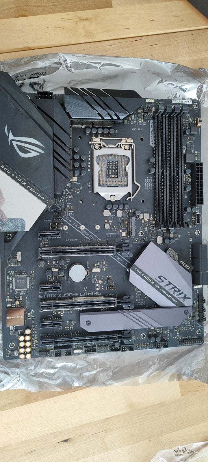 Cpu i7-9700 lga1151 and rog stikx motherboard free pc case, Computers en Software, Moederborden, Ophalen, Gebruikt, Intel, DDR4
