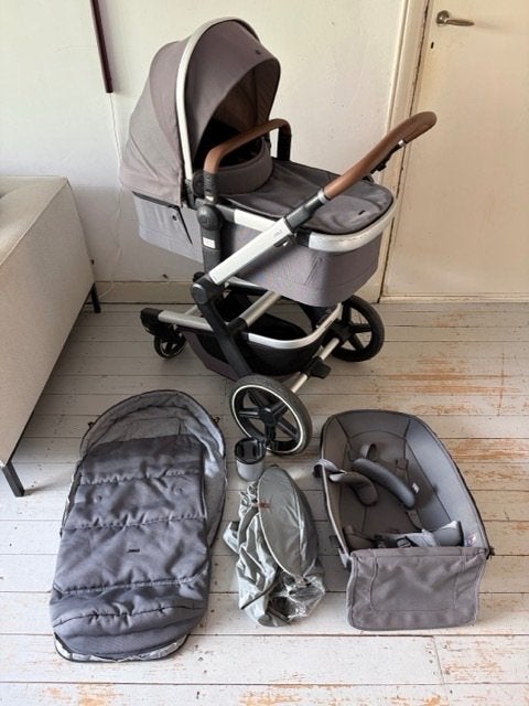 Joolz Day+ Complete set, grijs met leder - Kinderwagen, Gebruikt, Met reiswieg, Ophalen, Kinderwagen