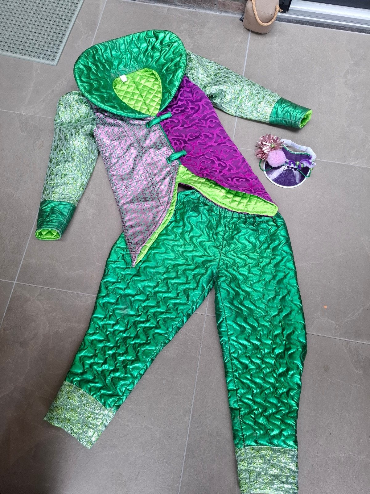 Compleet Heren Carnavalskostuum - Groen/Paars maat XL, Kleding | Heren, Carnavalskleding en Feestkleding, Ophalen, Carnaval, Onbekend