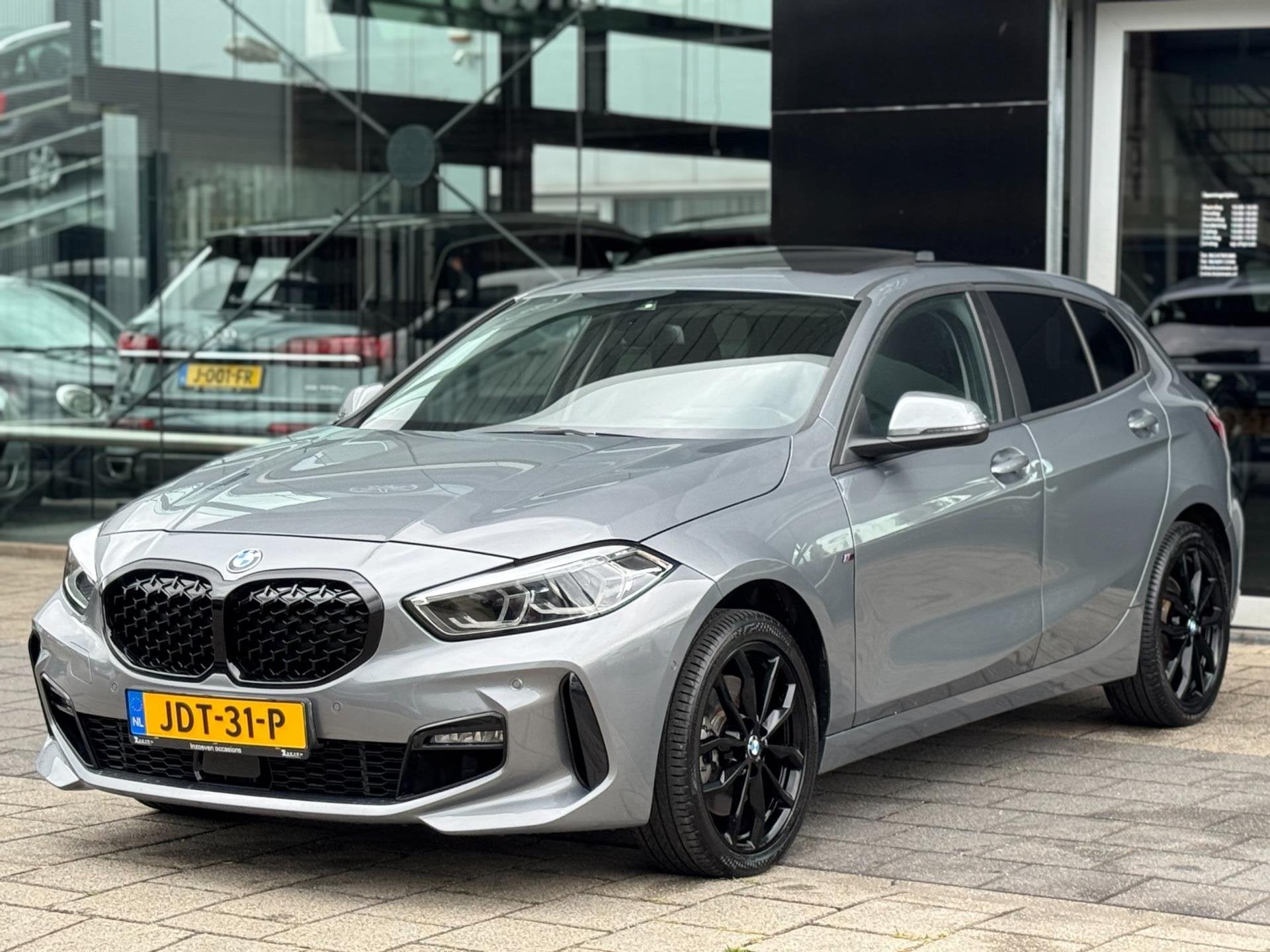 BMW 1-serie 120i M-pakket|Pano| Camera|Virtual|17 Inch, Auto's, 1998 cc, Stof, Gebruikt, 4 cilinders