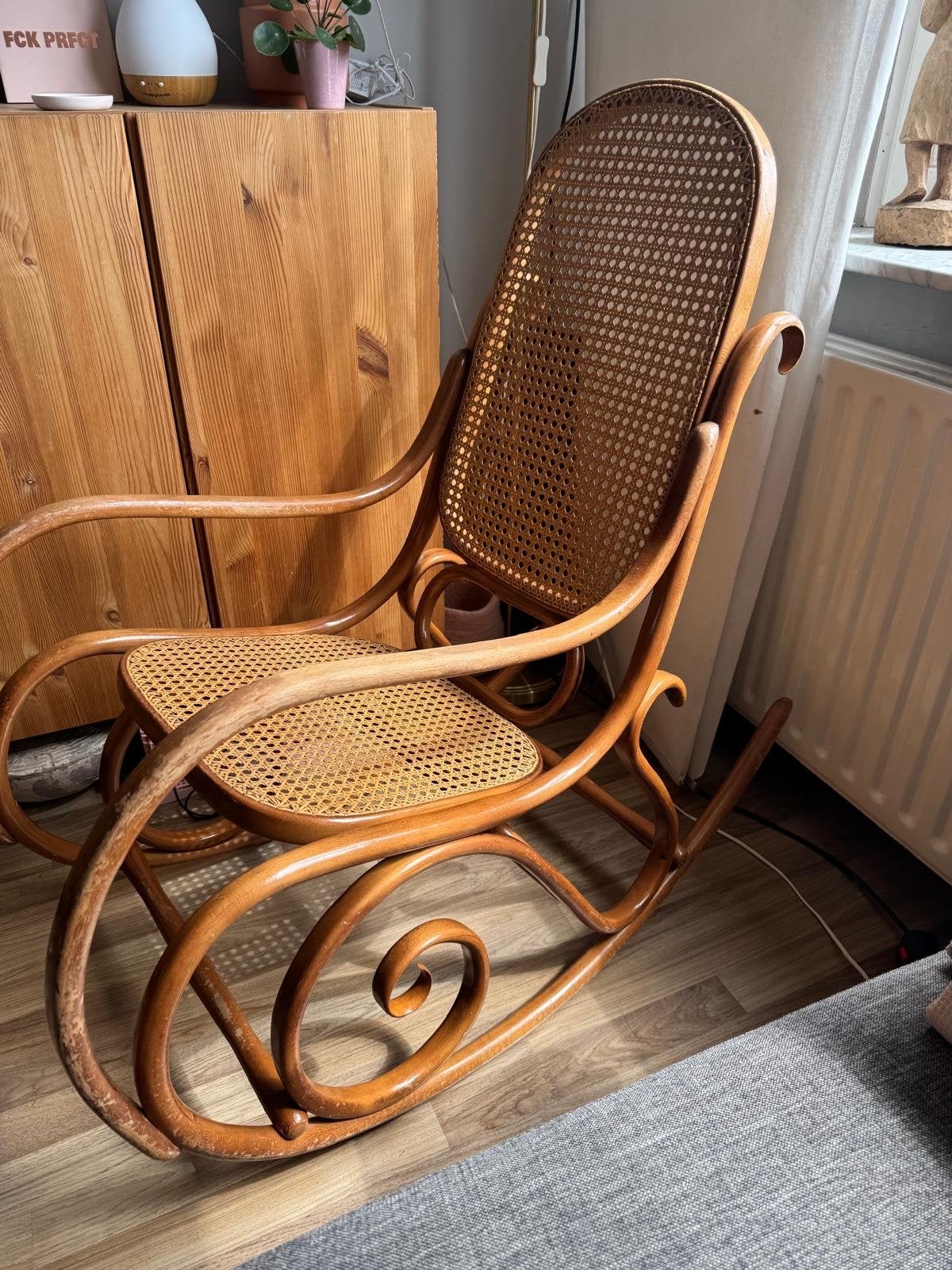 Vintage Schommelstoel met Rotan Zitting + Rugleuning Thonet, Ophalen