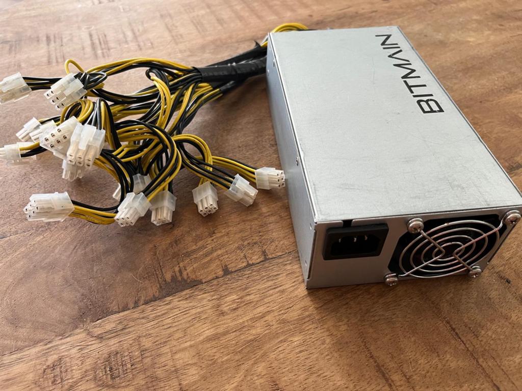Bitmain APW3++-12-1600-A5 1600W Voeding (18x PCIe), Ophalen of Verzenden