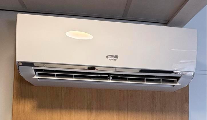 Teknopoint airco zonder buitenunit 2,5 kW, Ophalen, Gebruikt, Minder dan 60 m³, 3 snelheden of meer