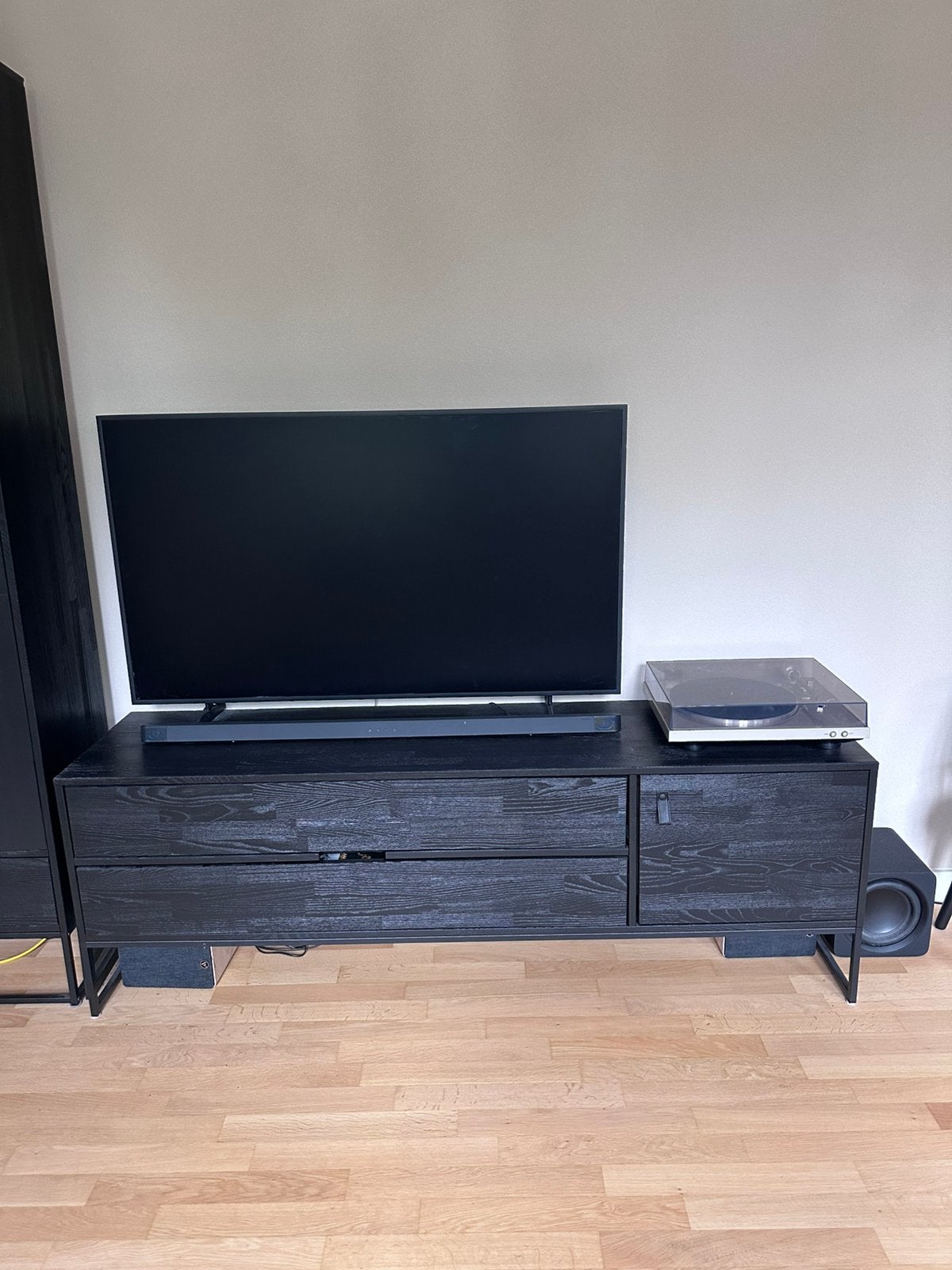 TV meubel zwart essen hout en hoge kast Woood Silas, Ophalen, 150 tot 200 cm, Zo goed als nieuw, Minder dan 100 cm
