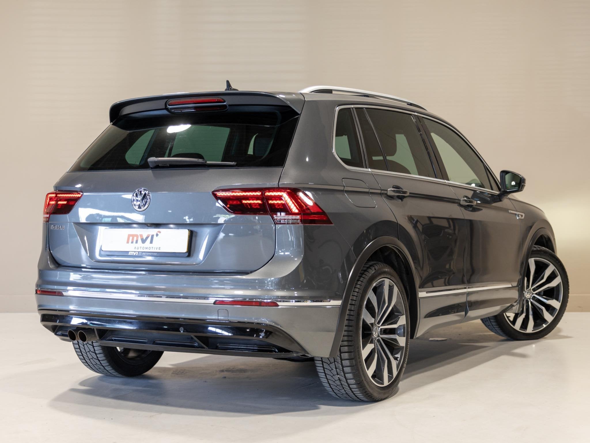 Volkswagen Tiguan 1.5 TSI ACT R-Line / 150pk / Panorama dak, Dealer onderhouden, Origineel Nederlands, SUV of Terreinwagen, 17 km/l