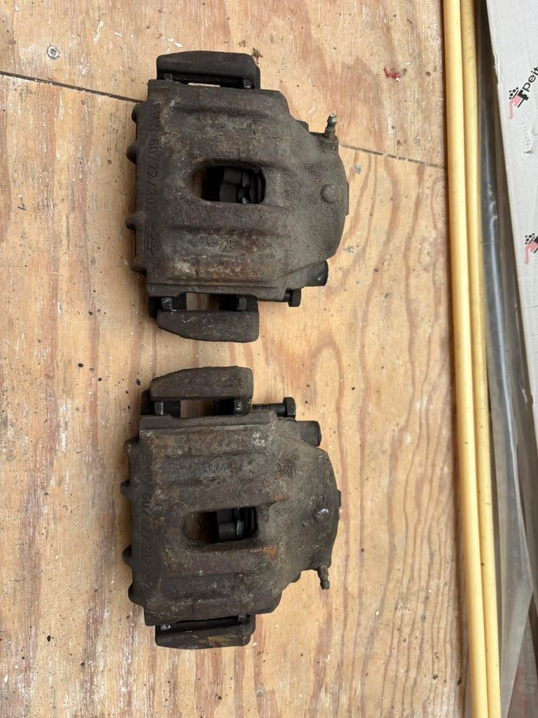 Bmw E34 V8 remklauwen voorzijde, Ophalen of Verzenden, Gebruikt, BMW