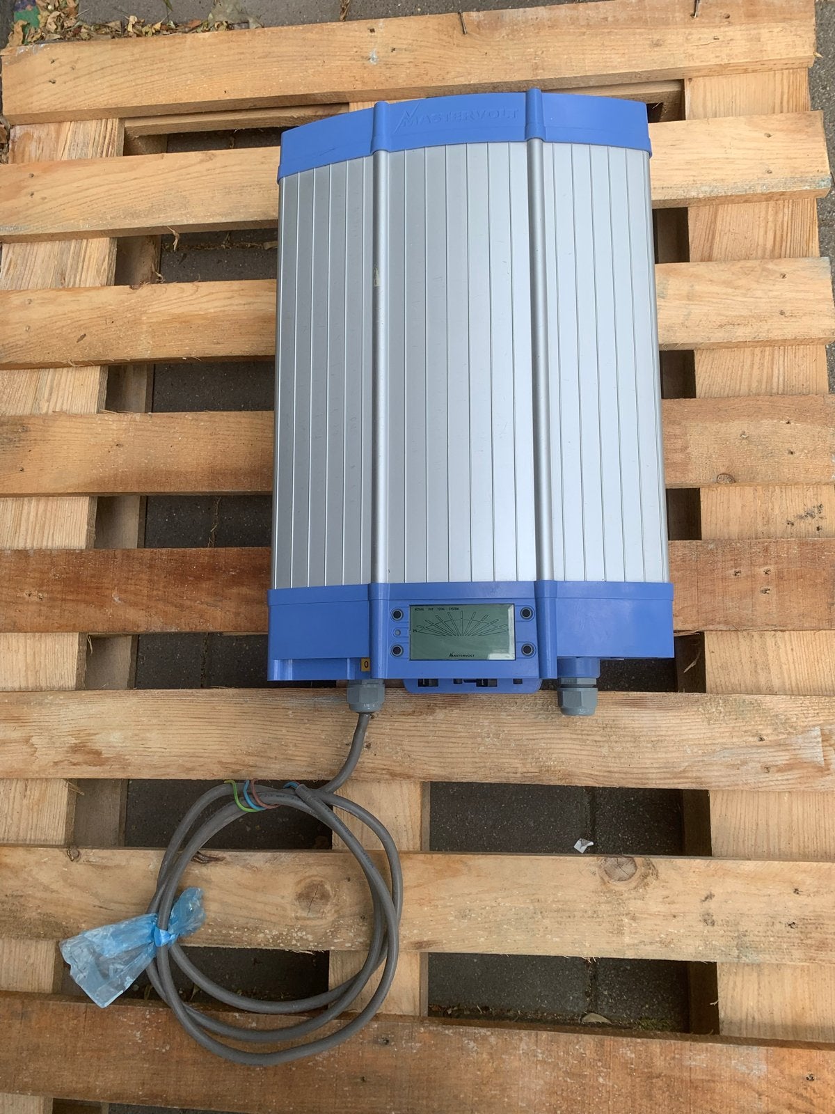Mastervolt omvormer XS3200 SW, Doe-het-zelf en Verbouw, Ophalen of Verzenden, Zo goed als nieuw, Overige typen, 200 wattpiek of meer