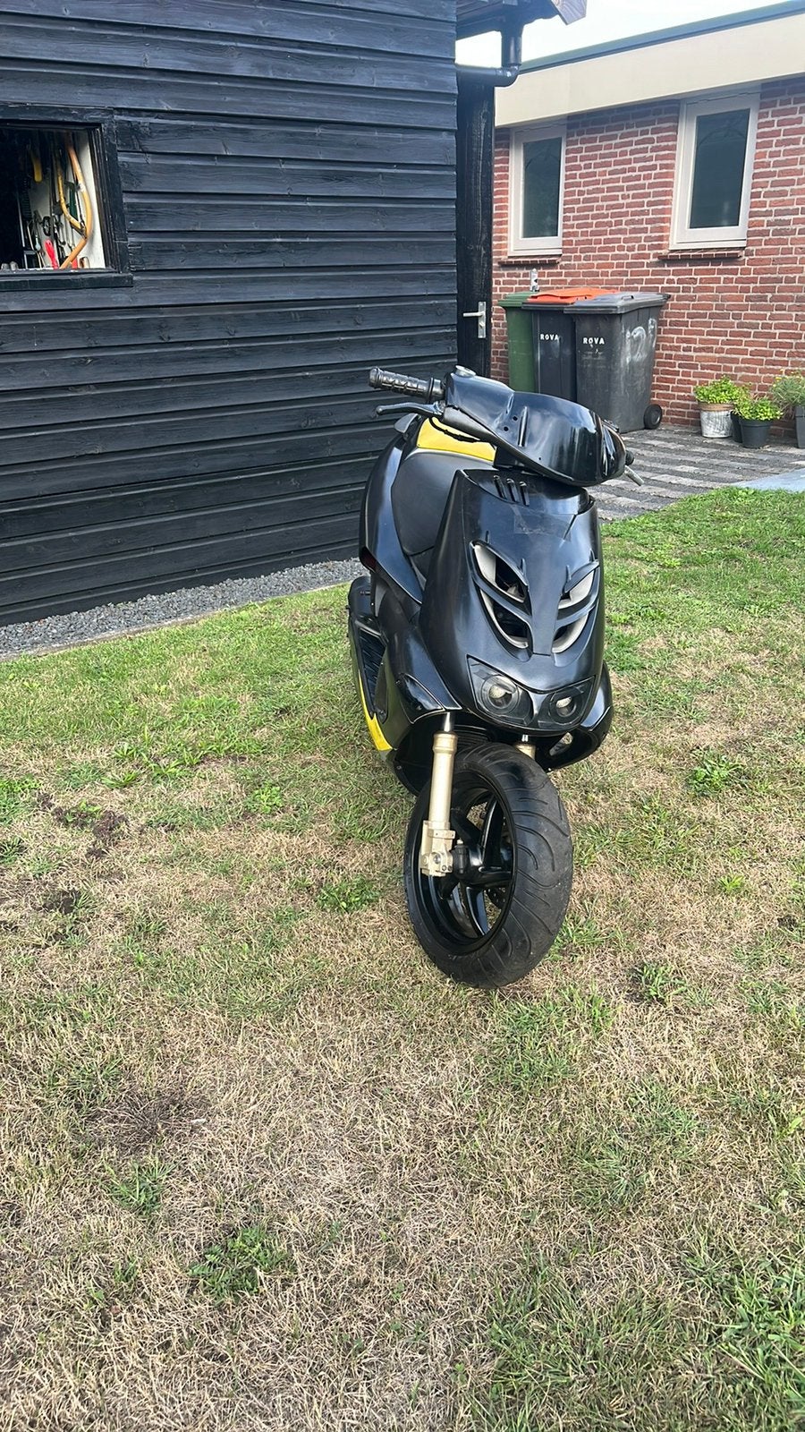 Aprilia sr50, Fietsen en Brommers, Ophalen, Zo goed als nieuw, Benzine, SR 50