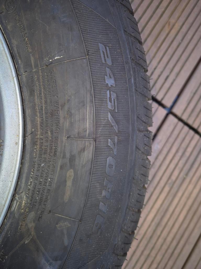 Nieuwe reserveband met stalen velg 245/70 R16, Auto-onderdelen, Banden en Velgen, Ophalen