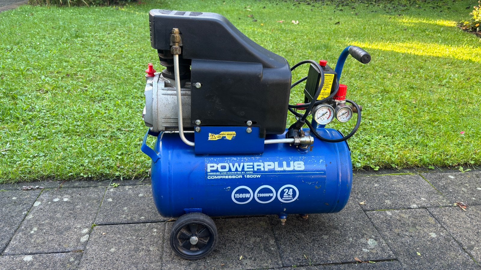 Powerplus compressor 24 L tank , 8 bar maximaal, Ophalen, Gebruikt, 6 tot 10 bar, Minder dan 200 liter/min