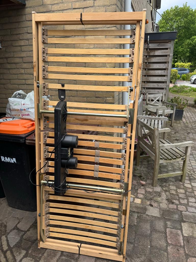 Electrisch Verstelbare lattenbodem 80x200 cm met motor, Ophalen, Verstelbaar, Eenpersoons, Bruin