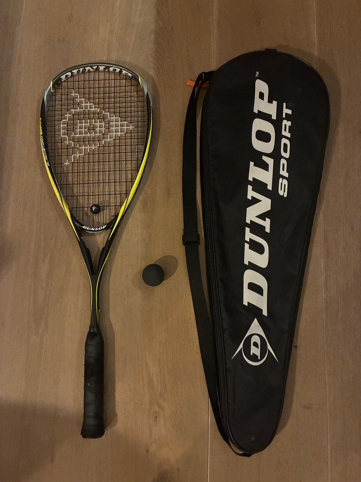 Dunlop Squash Racket met hoes en bal, Sport en Fitness, Squash, Ophalen, Zo goed als nieuw, Racket, Met hoes