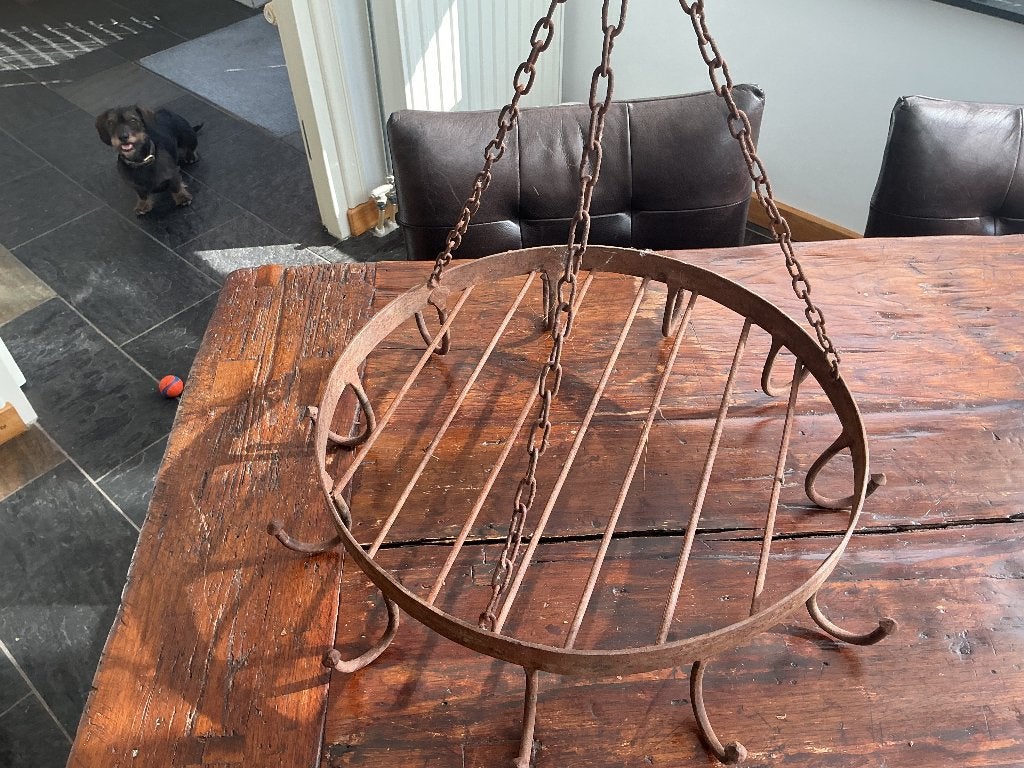 Antiek rond wildrek, Verzenden