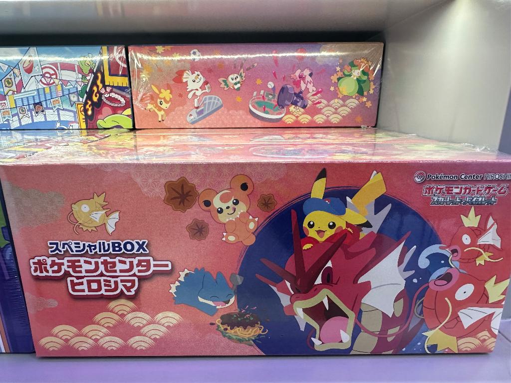 Pokemon center gift boxen, Ophalen of Verzenden, Nieuw, Boosterbox, Foil