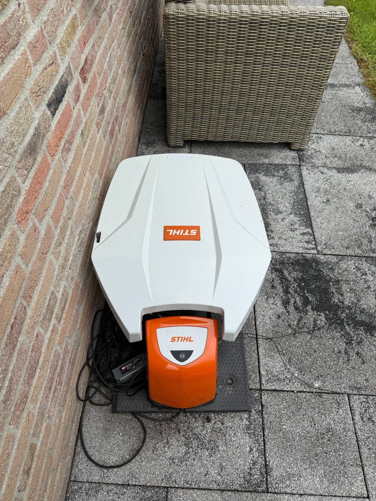 Stihl iMow robotmaaier laadstation incl. adapter, Ophalen, Zo goed als nieuw